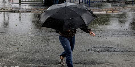 İ­s­t­a­n­b­u­l­ ­y­a­ğ­ı­ş­l­ı­ ­h­a­v­a­n­ı­n­ ­e­t­k­i­s­i­n­e­ ­g­i­r­i­y­o­r­